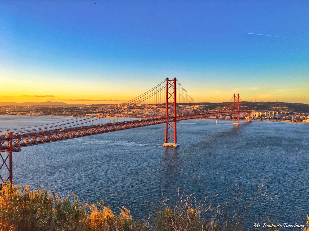 葡萄牙里斯本Almada地區｜里斯本大耶穌像-遠眺4月25日大橋、里斯本市中心和欣賞夕陽的好去處。 @機票甜心甜甜哥