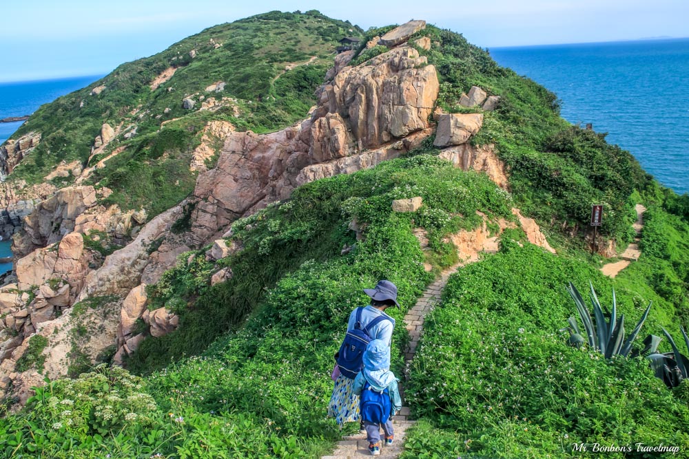 馬祖北竿｜螺蚌山自然步道，一條早期先民沿著山脊步行的採蚵小徑，卻有著極佳的山海景色與地質景觀。