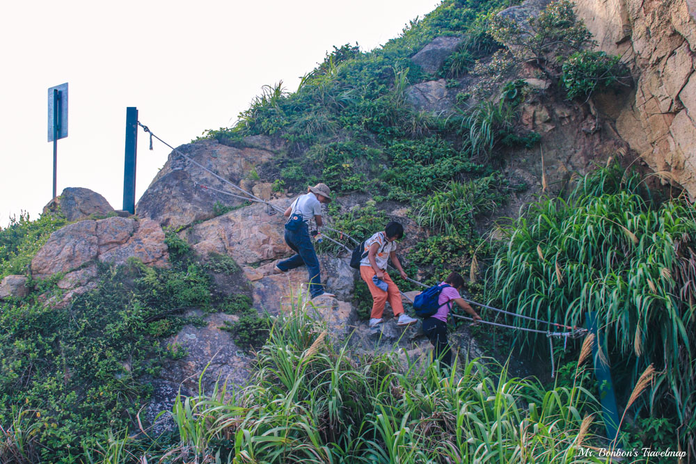 馬祖北竿｜螺蚌山自然步道，一條早期先民沿著山脊步行的採蚵小徑，卻有著極佳的山海景色與地質景觀。 @機票甜心甜甜哥
