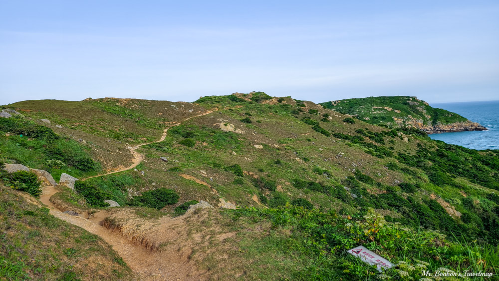 馬祖北竿｜螺蚌山自然步道，一條早期先民沿著山脊步行的採蚵小徑，卻有著極佳的山海景色與地質景觀。 @機票甜心甜甜哥