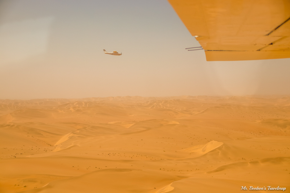 非洲納米比亞高空活動體驗｜在斯瓦科普蒙德(Swakopumnd)搭小飛機沿骷髏海岸看納米比沙漠、看倒沙入海、看海盜沉船。 @機票甜心甜甜哥