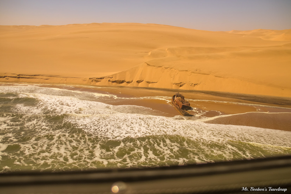 非洲納米比亞高空活動體驗｜在斯瓦科普蒙德(Swakopumnd)搭小飛機沿骷髏海岸看納米比沙漠、看倒沙入海、看海盜沉船。