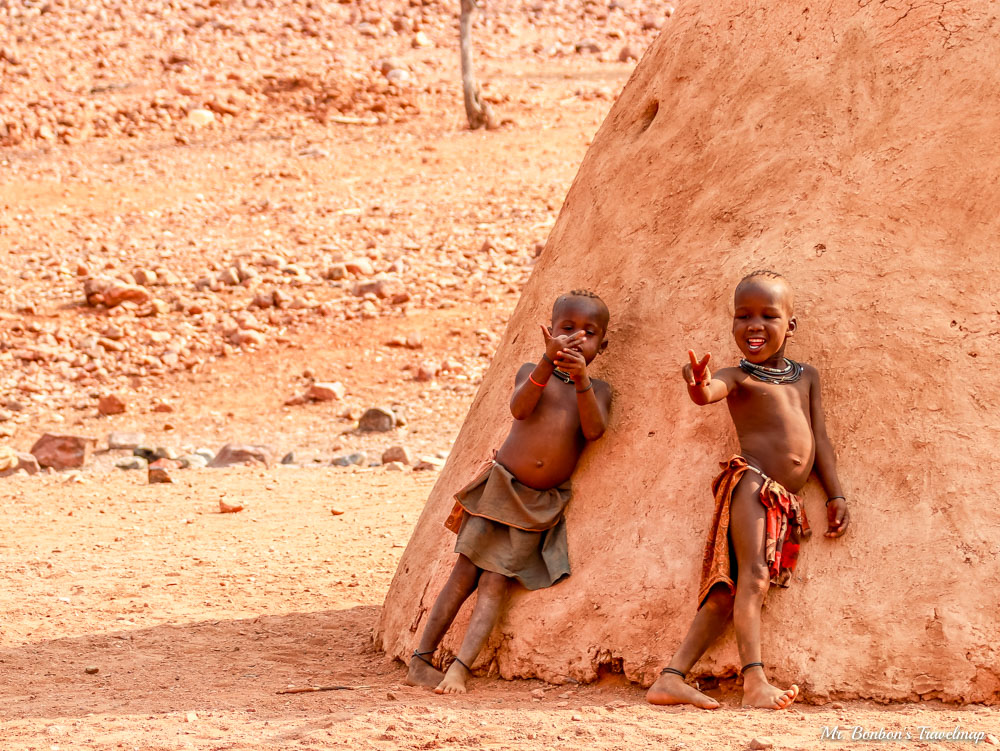 納米比亞｜一訪納米北方的原始傳統住民-Himba辛巴族。 @機票甜心甜甜哥